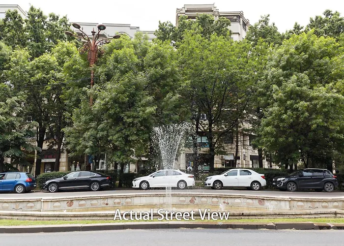 Fountains Unirii Square * 부쿠레슈티